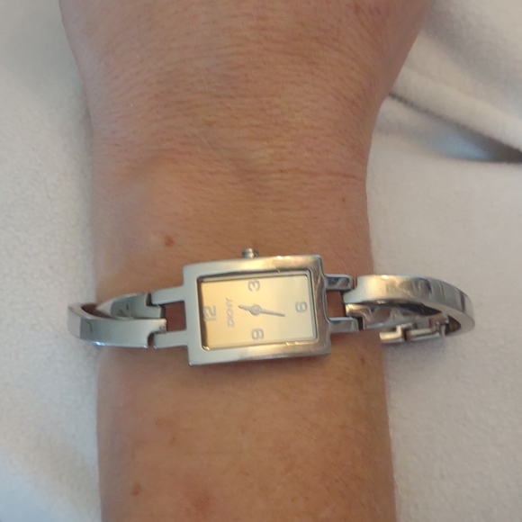 🥳 TRADED! DKNY Crosswalk Stainless Steel Watch - Picture 2 of 8